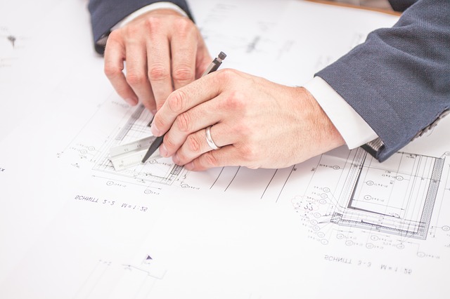 https://assets.e3arabi.com/wp-content/uploads/2021/06/business-2717427_640.jpg