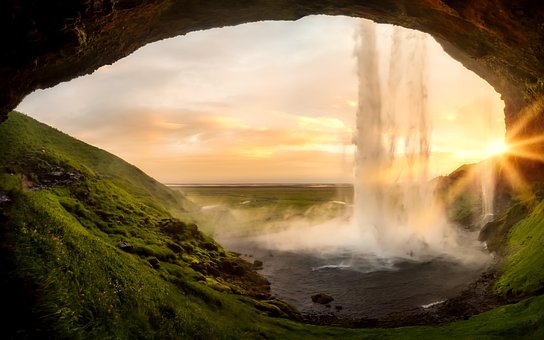 e3arabi - إي عربي – قصيدة Waterfall by Lauris Dorothy Edmond